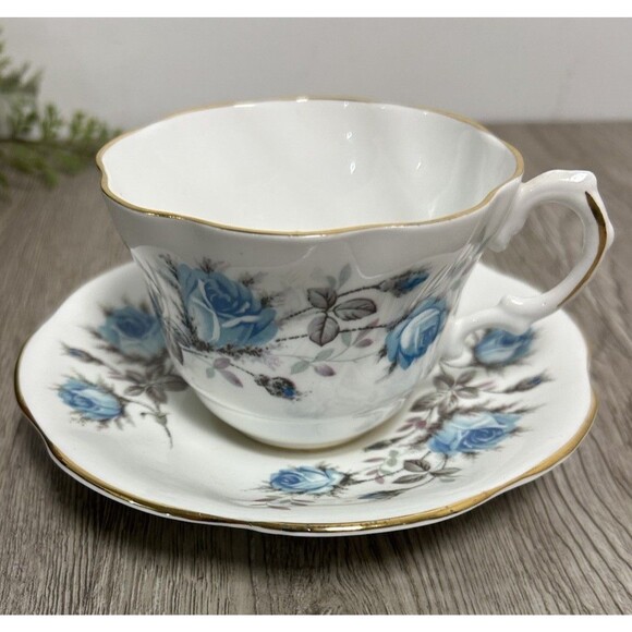 Vintage Royal Dover Bone China England Teacup & Saucer Blue Grey Roses Gold Trim - Picture 4 of 7